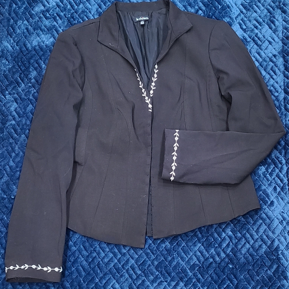 Le Chateau Black Blazer Sleek Modern Design